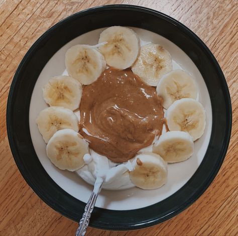 Peanut Butter Yogurt Bowl, Banana Yogurt Bowl, Beer Calories, Watermelon Nutrition Facts, Peanut Butter Breakfast, Banana Yogurt, Peanut Butter Yogurt, Yoghurt Bowl, Banana Peanut Butter