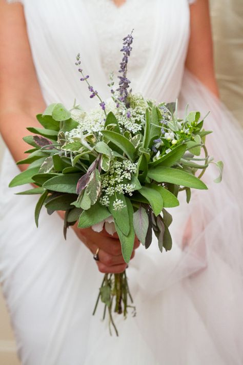 Herb Wedding Centerpieces, Herbal Wedding, Herbs Wedding, Rosemary Plant Care, Wedding Schemes, Herb Wedding, Herb Bouquet, Greenery Wedding Bouquet, Lavender Wedding Flowers