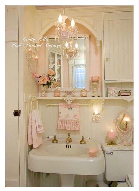 Pretty Pink Bathroom, Shabby Chic Bathrooms, Shabby Bathroom, Victorian Bathroom Decor, Shabby Chic Romantico, Camera Shabby Chic, Shabby Chic Shower, Chic Bathroom Decor, Vintage Pink Bathroom