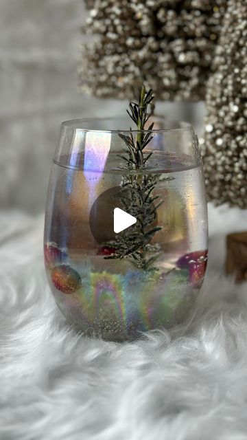 Maria Bateman on Instagram: "Christmas Snowglobe Cocktail 🌲 A fun cocktail for welcome drinks over the holidays 🎁
+ 1 shot vodka @georgianbayspiritco 
+ club soda
+ silver edible glitter for ice
+ cranberries 
+ 1 Rosemary stem
(Make sure to freeze your glitter ice for at least 3 hours)
.
#christmascocktails #snowglobecocktail #vodkacocktail #christmasdrinks #holidaydrink #holidaydrinks" Snowglobe Cocktail, Christmas Snowglobe, Welcome Drinks, Welcome Drink, Tis The Season To Be Jolly, Club Soda, Edible Glitter, Instagram Christmas, Vodka Cocktails