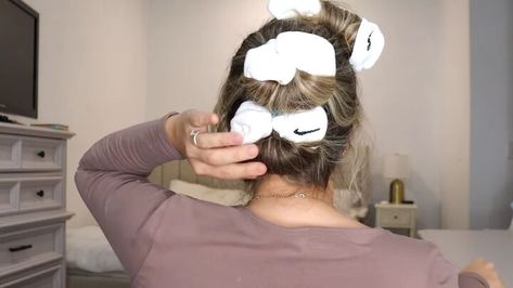 Easy Heatless Hairstyle: Viral TikTok Sock Curls Tutorial | Upstyle How To Roll Your Hair With Socks, Sock Curls Short Hair, Sock Curls Tutorial, Hair With Socks, Hair Curlers Overnight, Foam Curlers, How To Curl Hair, Sock Curls, Curls Tutorial