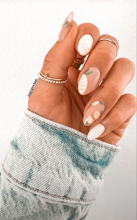 Beach Astethic Nails, Spanish Holiday Nails, Italian Vacation Nails, Denmark Nails, Spain Inspired Nails, Spain Nails Design, Italy Vacation Nails, Europe Vacation Nails, Honeymoon Nails Ideas