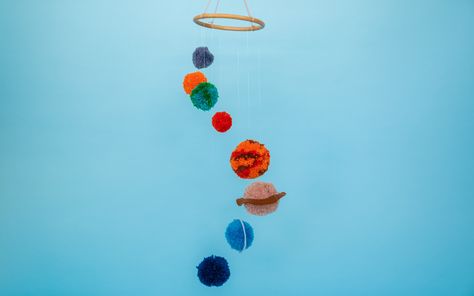 Solar System Diy, Solar System Mobile, Diy For Beginners, Space Activities For Kids, Pom Pom Mobile, Space Banner, Felt Glue, Space Activities, How To Make A Pom Pom