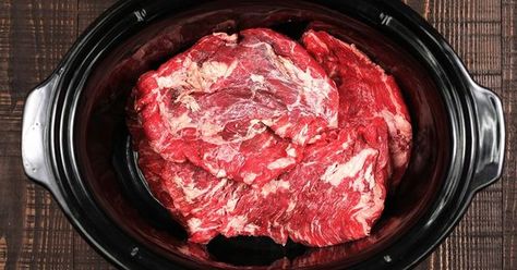 Carne Asada... You get all the amazing flavor, with none of the chewiness when you make it in a slow cooker. Skirt Steak Fajitas, Skirt Steak Recipes, Crock Pot Tacos, Balsamic Beef, Steak Fajitas, Crock Pot Slow Cooker, Skirt Steak, Crock Pot Cooking, Carne Asada