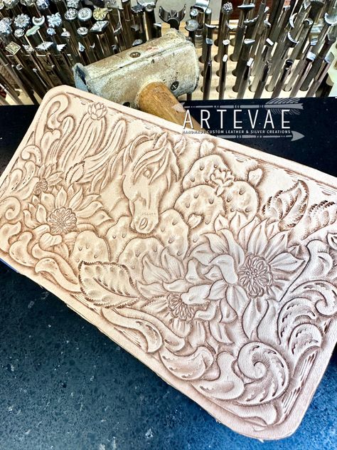 All the girly vibes in one pattern. Tooled leather designs by ArteVae Leather Design Pattern, Girly Vibes, Leather Designs, Leather Tooling Patterns, Tooling Patterns, Leather Crafts, Barrel Racing, Leather Work, Bead Leather