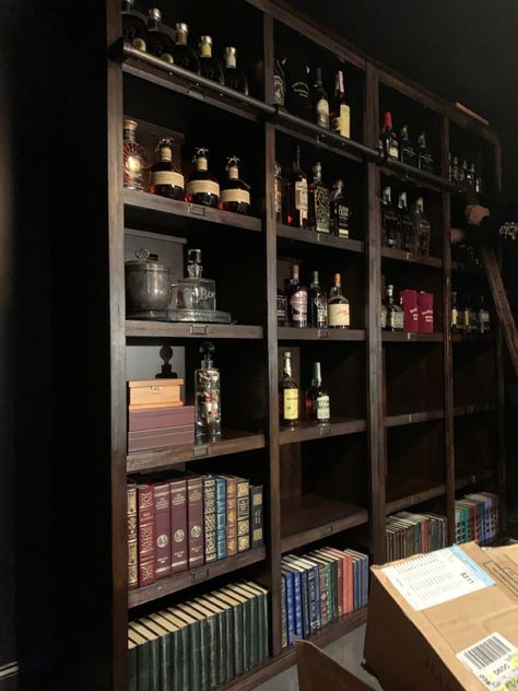 Whisky Room, Bar Shelf Ideas, Bookshelf Bar, Bourbon Bar, Mini Office, House Updates, Bar Shelf, Cane Furniture, New Interior Design