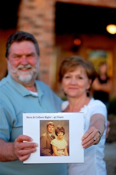 Love this idea for an Anniversary! 35 Anniversary, Anniversary Photo Shoot, Anniversary Photography, Tea Ideas, 50th Anniversary Party, Parents Anniversary, Anniversary Pictures, Anniversary Photo, 35th Anniversary