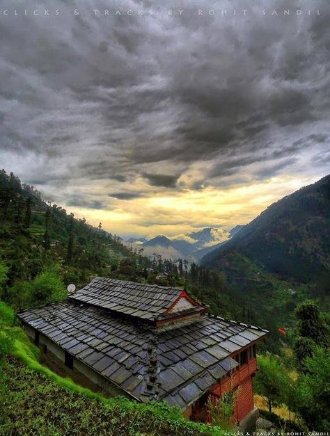 Slate Roof House, Village Home, India Photography, Nature View, Shimla, Himachal Pradesh, Beautiful Places To Travel, Incredible India, India Travel