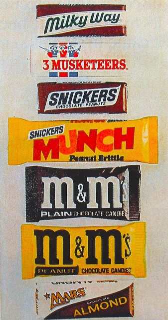 Vintage Mars candy in honor of the M & M's World Store opening in Hackettstown. Retro Candy, Vintage Packaging, Vintage Candy, Retro Recipes, Old Ads, Chocolate Bars, Poster Vintage, Vintage Recipes, Sweet Memories