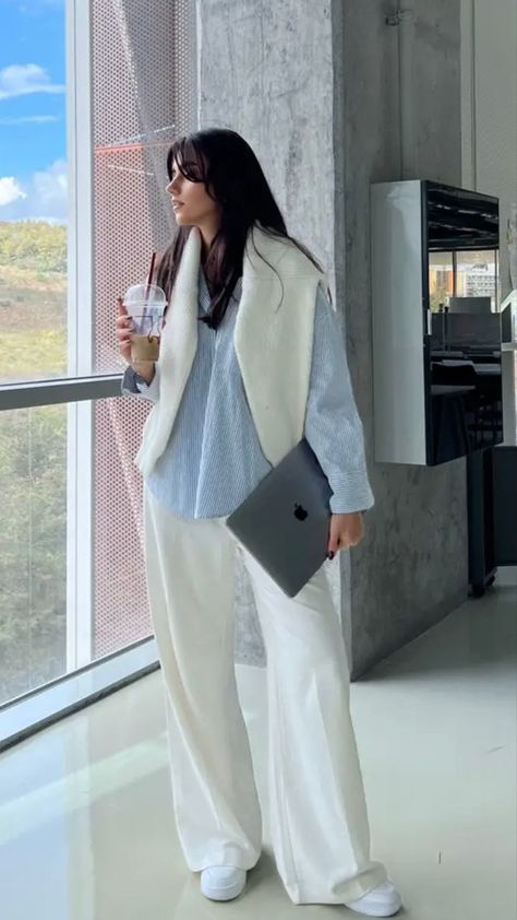 Korean Street Style Aesthetic, Cold Office Outfit, Korean University Outfit, Uni Outfits Aesthetic, Creamy Outfit, Outfit Ideas University, Executive Outfit, Bossy Girl, Corporate Baddie