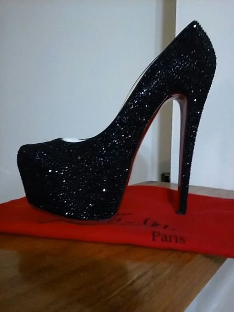 Professional Strass (bling) Artist See webpage for details TyyonCustoms.Com Quinceanera Heels, Red Bottom Heels Christian Louboutin, High Heels For Prom, Bling Converse, Glitter High Heels, Wedding Sneakers, Cute Shoes Heels, Sparkle Shoes, Beautiful High Heels