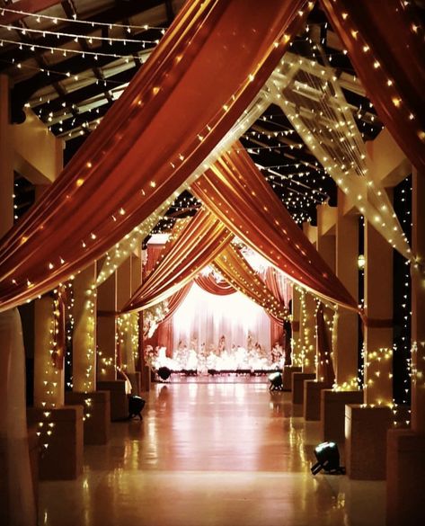 Arabian Nights Wedding Theme, Arabian Nights Prom, Arabian Nights Wedding, Arabian Party, Arabian Theme, Arabian Nights Theme, Prom Planning, Arabian Decor, Arabian Nights Party