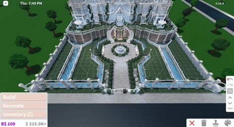 Cottagecore Mansion Bloxburg, Bloxburg Mansion Entryway, Royal Bloxburg House, Garden House Bloxburg, Castle Ideas Bloxburg, Bloxburg Fountain Ideas, Bloxburg Hillside Mansion, Garden Ideas Bloxburg, Bloxburg Greenhouse