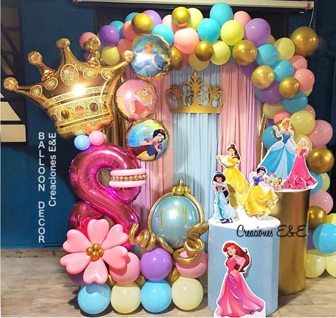 Creaciones E&E🎈 (@claudiadiazcba) posted on Instagram: “Para una hermosa princesa... una bella decoración!!! Celebramos contigo #globocreacionesee #balloondecor #princess #globos…” • Feb 8, 2021 at 12:17am UTC Princess Birthday Balloons, Baby Princess Party, Princess Birthday Decorations, Princess Birthday Party Decorations, Disney Princess Birthday Party, Princess Theme Birthday, Rapunzel Party, Princess Theme Birthday Party, Princess Party Decorations