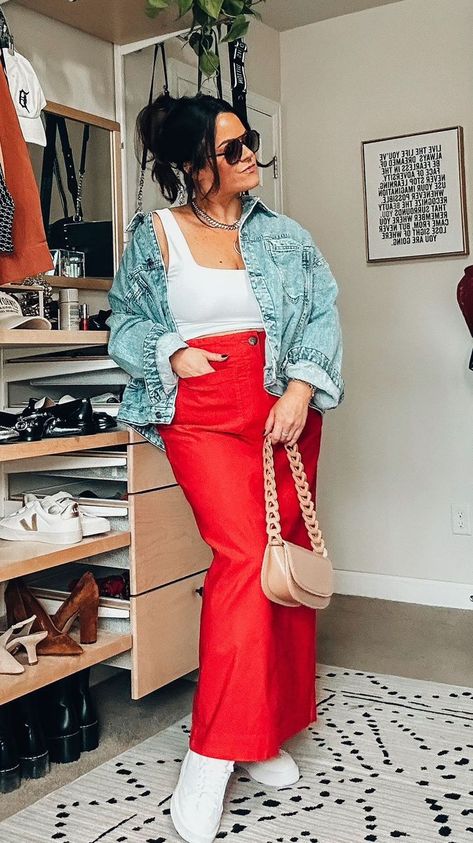 This red maxi skirt was a risk but I am obsessed 😍 Which look was your fave? Linked these looks up for you in the @shop.ltk app. Tap the link in bio for sizing details and outfit links. 🫶🏻 #midsizeuniversity #falltrends #maxiskirt #midsizestyle #size14 | Taryn Truly | Taryn Truly · Original audio | Reels Red Pleated Skirt Outfit, Red Maxi Skirt Outfit, Red Midi Skirt Outfit, Midi Skirt Outfit Spring, Taryn Truly, Midi Skirt Outfit Casual, Recreating Outfits, Red Skirt Outfits, Skirt Outfit Casual