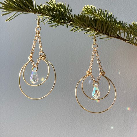 Lightweight Crescent Moon And Crystal Earrings. Amazing Suncatcher Effect. Halloween Crystal Jewelry, Hammered Wire Earrings, Gemstone Bead Earrings, Pretty Jewellery Earrings, Suncatcher Earrings, Diy Hoop Earrings, Crystal Earrings Diy, Handmade Wire Earrings, Connector Earrings