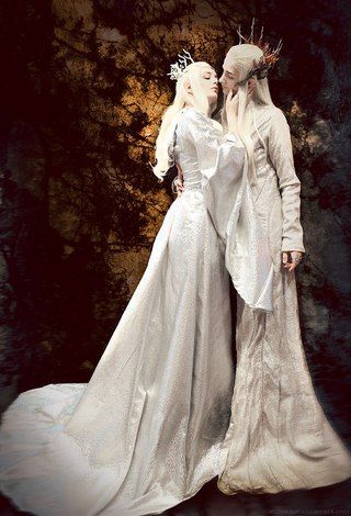 El señor de los anillos - Thranduil (Elfo, Sinda) Ellerian? Legolas And Thranduil, Elf King, Tolkien Elves, Tolkien Art, Fantasy Couples, Fairytale Photography, Fantasy Photography, Thranduil, King And Queen