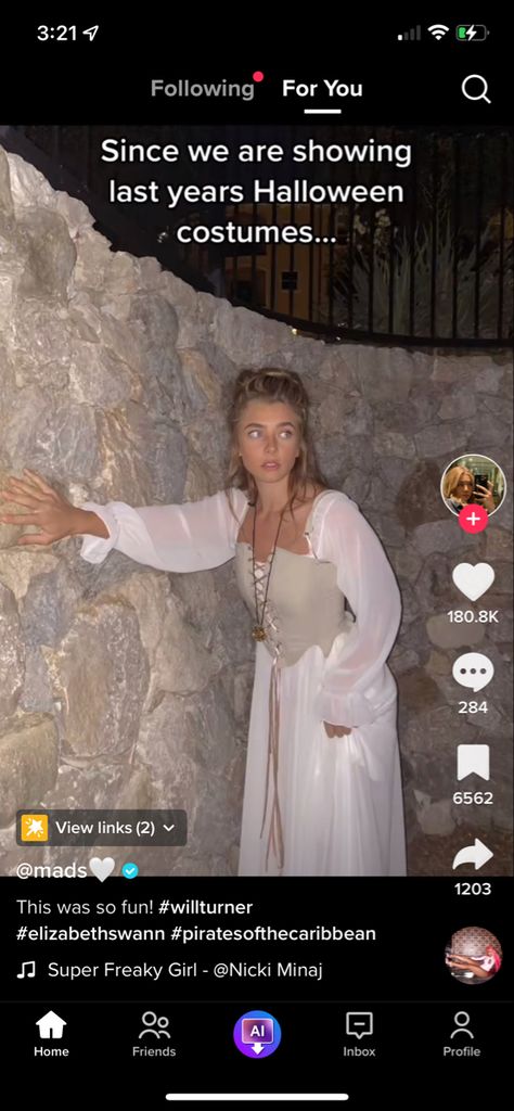 Elizabeth Swan Cosplay, Will And Elizabeth Costume, Elizabeth Swan And Will Turner Costume, Elizabeth Turner Costume, Elizabeth And Will Turner Costume, Will And Elizabeth Turner Costume, Elizabeth Swann Costume Halloween, Elizabeth Swann And Will Turner Costumes, Princess Bride Halloween Costumes