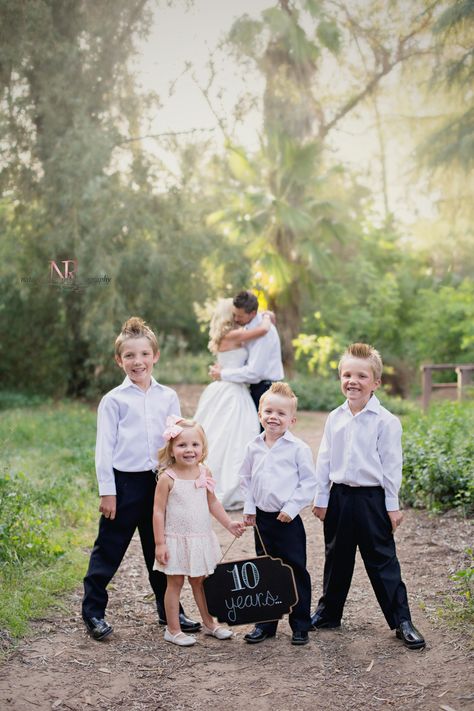 10 Year Photo Shoot Anniversary Pics, 10th Wedding Anniversary Photoshoot Ideas, 15 Year Wedding Anniversary Photo Shoot, 10 Year Anniversary Pictures, Family Anniversary Pictures, Anniversary Wedding Photoshoot, Vow Renewal Photoshoot With Kids, 10th Wedding Anniversary Photo Shoot, 15 Year Anniversary Photo Shoot