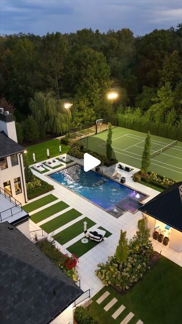 Backyard Landscaping With Pool Ideas, Luxury House Backyard, House With Basketball Court, House With Tennis Court, Backyard Tennis Court, Big Backyard Ideas, Tennis Basketball Court, Tennis Court Backyard, Outdoor Amenities