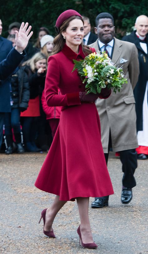 Kate Middleton Christmas, Christine Bleakley, Royal Family Christmas, Looks Kate Middleton, Kate Middleton Dress, Rihanna Outfits, Princess Katherine, Kate Middleton Outfits, Royal Christmas