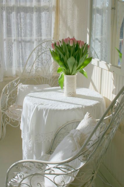 Aiken House & Gardens: Sunroom Delights Shabby Chic Porch, Morning Sunlight, Chic Nursery, Shabby Chic Living, Shabby Chic Living Room, Chic Bedding, Country Cottages, Dappled Light, Shabby Chic Bedding