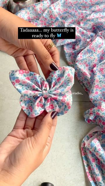 Sewing Paterns, How To Make Butterfly, Diy Hair Accessories Ribbon, Fabric Crafts Diy, Behavior Supports, Butterfly Bow, Diy Butterfly, Handmade Hair Bows, Butterfly Hair Clip