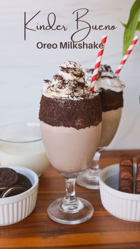 This easy to make Oreo Kinder Bueno Milkshake is the perfect party dessert for kids and adults. With only 5 ingredients, this is a quick and inexpensive treat. Dessert For Kids, Crumble Cookie Recipe, Chef Inspiration, Milkshake Recipes, Sweet Snacks Recipes, No Dairy Recipes, Smoothie Shakes, Frozen Drinks, Milk Recipes