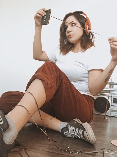 #retro #converses #radio #cassette Retro Shoot, Inspired Photoshoot, Modeling Portfolio, Hacks Clothes, Fashion Hacks, Fashion Hacks Clothes, Shoot Ideas, Fashion Shoot, Retro Inspired