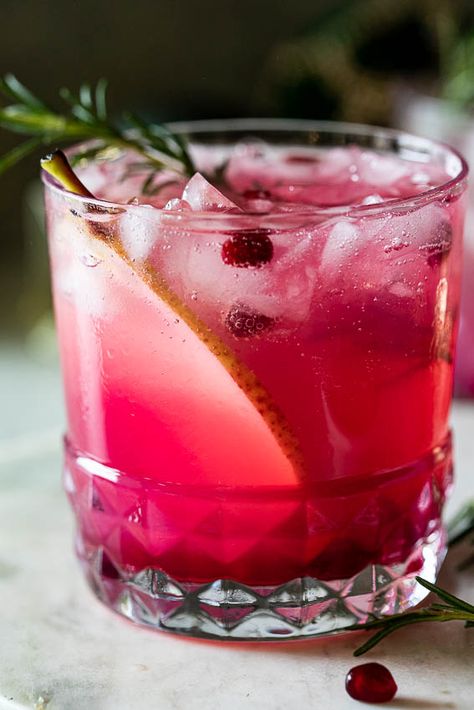 Pomegranate Pear Punch, Pear Drinks, Puff Pastry Treats, Festive Cocktail Recipes, Pear Martini, Rosemary Cocktail, Pomegranate Martini, Pomegranate Cocktails, Pear Cocktails