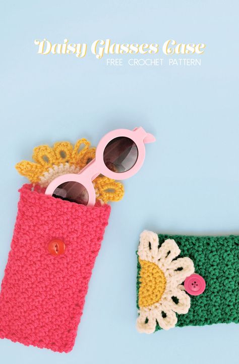 Happy Daisy Crochet Glasses Pouch - Free Crochet Pattern - keep your glasses or sunglasses safe in this cute floral case Crochet Eyeglass Cases, Crochet Glasses, Crochet Phone Cover, Crochet Potholder Patterns, Daisy Crochet, Crochet Phone Cases, Glasses Pouch, Happy Daisy, Crochet Mobile