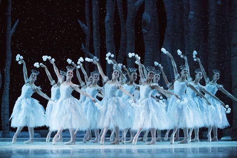 PNB Nutcracker 2015 Dance Classique, Ballet Wallpaper, Pacific Northwest Ballet, Nutcracker Costumes, George Balanchine, Nutcracker Ballet, Royal Ballet, Ballet Beautiful, Snow Scenes