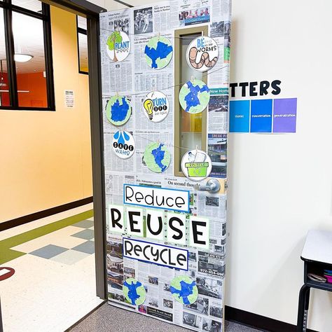 1,423 Likes, 24 Comments - Amanda Newsome-A Perfect Blend (@aperfectblendteaching) on Instagram: “💚🌎💙 Newspaper, April Door Decor kit and earth craft made this door easy and fun! Visuals, letters…” Science Center Preschool, Sustainability Projects, Earth Craft, Teacher Classroom Decorations, Reduce Reuse, Reduce Reuse Recycle, Change Maker, Reuse Recycle, School Bulletin Boards