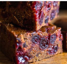 LIFE/STYLE: Sticky Cranberry Gingerbread Sticky Cranberry Gingerbread, Cranberry Gingerbread Cake, Chocolate Cranberry Cake, Cranberry Gingerbread, Gingerbread Recipe, Gingerbread Cake, Nyt Cooking, Christmas Cakes, Molasses