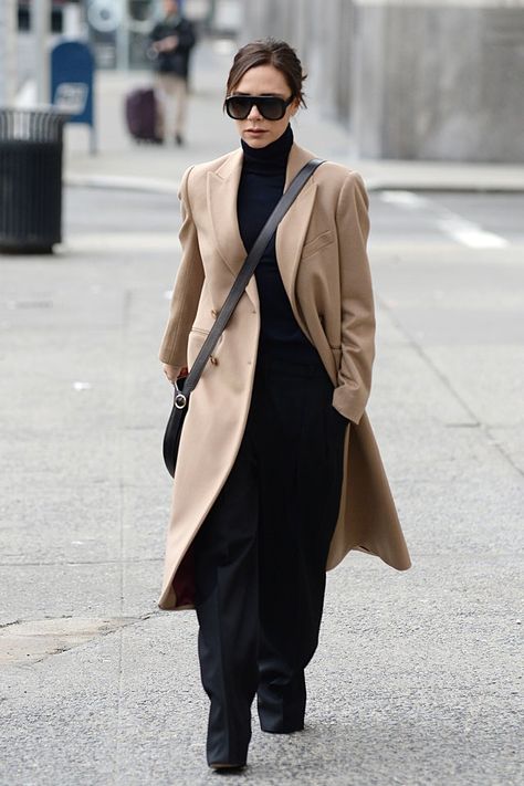 5 Wardrobe Staples Every 30-Year-Old Should Own, According To Victoria Beckham Neutral Expression, Blue And Silver Dress, Simple Street Style, Beckham Style, Mode Mantel, Victoria Beckham Outfits, Victoria Beckham Style, Cold Weather Outfit, Chic Coat