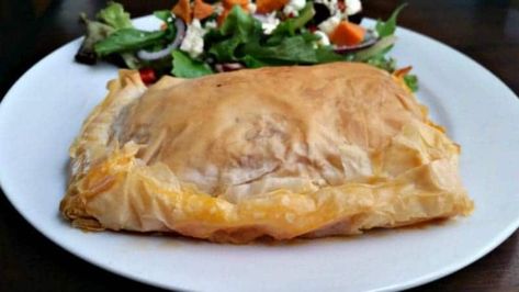 Beef & Cheese Phyllo Pies | Kylee Cooks Beef With Gravy, Individual Pie, Phyllo Dough Recipes, Phyllo Recipes, Phyllo Pastry, Minced Beef Recipes, Meat Pie Recipe, Today I Feel, Meat Pies