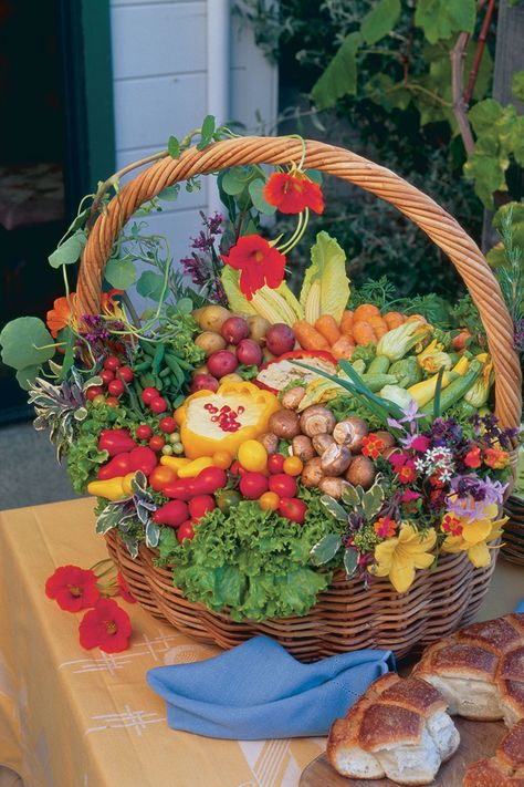 Farmers Market Birthday Party, Veggie Display, Spring Basket, Vegetable Platter, Harvest Basket, Charcuterie Inspiration, Charcuterie Platter, Wedding Buffet, Charcuterie And Cheese Board