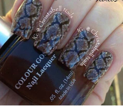 Snake skin nails Snakeskin Nails, Snake Video, Snake Skin Nails, Pattern Nail Art, Tape Nail Art, Nails Tutorial, Sinful Colors, Skin Nails, Snakeskin Pattern