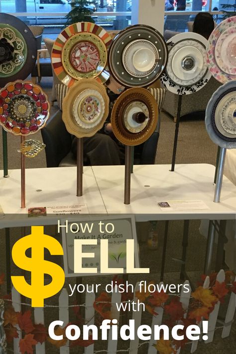 Plate Yard Art Glass Dishes, Old Dishes Garden Art, Dish Flowers Yard Art Diy, Glass Plate Flowers Yard Art, Dish Display Ideas, Dish Flowers Yard Art, Upcycle Dishes, Plate Garden Art, Plate Flowers Garden