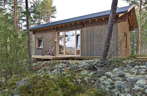 Finnish Cabin, Scandinavian House Design, Summer Cabins, Scandinavian House, K Studio, Log Wall, Wooden Cabin, Lakeside Cabin, Guest Cabin