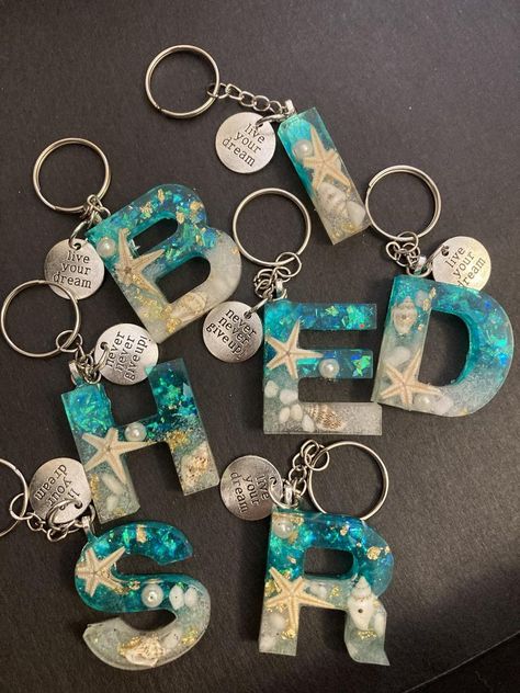 Beach Resin Letter Keychain with charm | Etsy Ocean Theme Resin Keychain, Letter Resin, Diy Resin Keychain, Resin Pendant Diy, Seni Resin, How To Make Resin, Keychain Ideas, Letter Keychain, Resin Crafts Tutorial