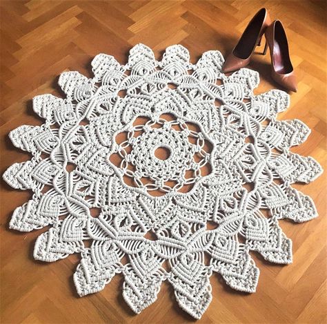 Macrame Mandala Tutorial, Macrame Interior, Round Macrame, Macrame Carpet, Macrame Rug, Macrame Chairs, Macrame Mandala, Macrame Mirror, Macrame Patterns Tutorials