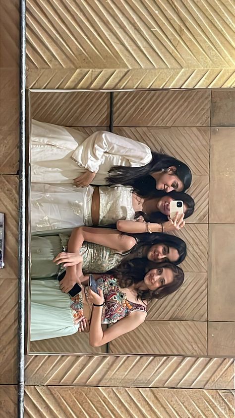 Indian Friends Aesthetic, Friends Aesthetic Indian, Indian Best Friends Pics, Farewell Pics, Farewell Aesthetic, Shaadi Aesthetic, Shaadi Vibes, Group Picture Poses, The World Pictures