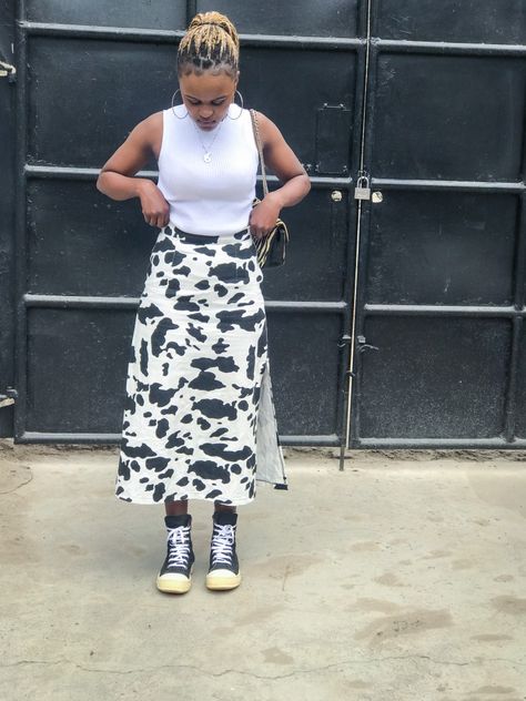 Cow Print Skirt Outfit, Cow Print Outfit, Skirt Outfit Black Women, Cow Print Skirt, Print Skirt Outfit, Black And White Outfits, Printed Skirt Outfit, Skirt Black And White, Coastal Cowgirl