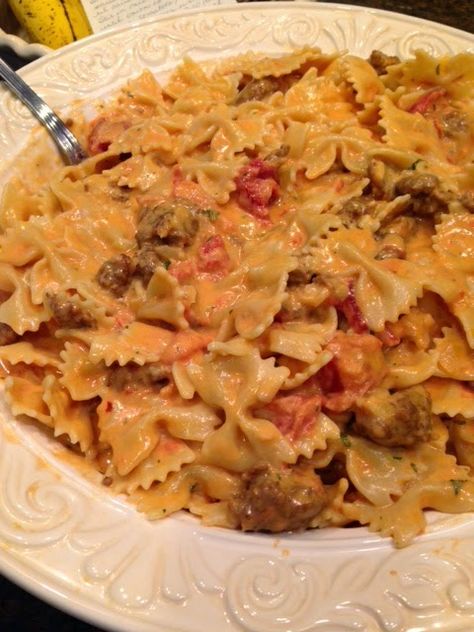 Grammy's Apron (Recipes & Reflections): Bowtie Pasta with Italian Sausage & Cream Sauce Sausage And Bowtie Pasta, Bowtie Pasta Recipe, Pasta With Italian Sausage, Bow Tie Pasta Recipe, Pasta Bake Easy, Bow Tie Pasta, Yummy Pasta, Italian Sausage Pasta, Cream Sauce Recipes