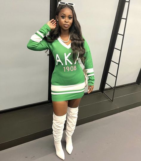 Alpha Kappa Alpha Sorority Outfits, Aka Stroll, Aka Homecoming Outfits, Aka First Day Out Outfits, Aka Founders Day Outfit, Aka Sorority Outfits, Aka Photoshoot Ideas, Aka Outfits Alpha Kappa Alpha, Aka Aesthetic