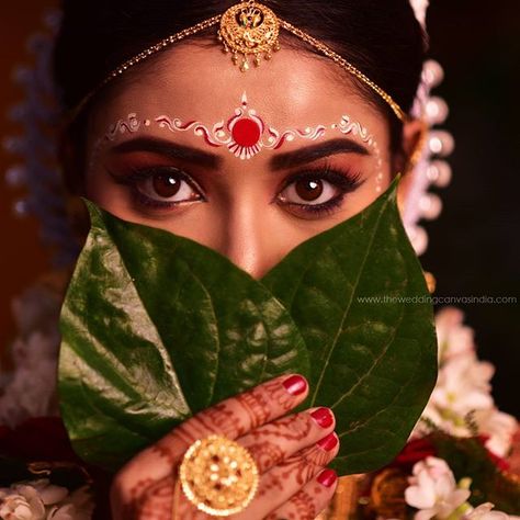 🐉jabberwocky🐉 (@musingmaiden) • Instagram photos and videos Cartoon Wedding Invitations, Wedding Makeup Vintage, Wedding Makeup Bride, Bride Photos Poses, Bengali Bridal Makeup, Wedding Canvas, Bengali Bride, Telugu Wedding, Bride Photography Poses