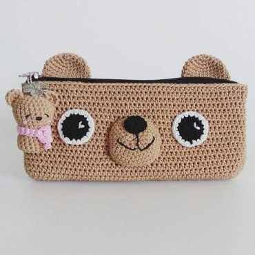 From Cute Animals to Funky Shapes: Crochet Pencil Topper Inspiration Whip Up These Quick Crochet Bear Pencil Case, Marque-pages Au Crochet, Crochet Pencil Case, Mochila Crochet, Crochet Phone Cases, Crochet Mobile, Confection Au Crochet, Crochet Backpack, Pola Amigurumi