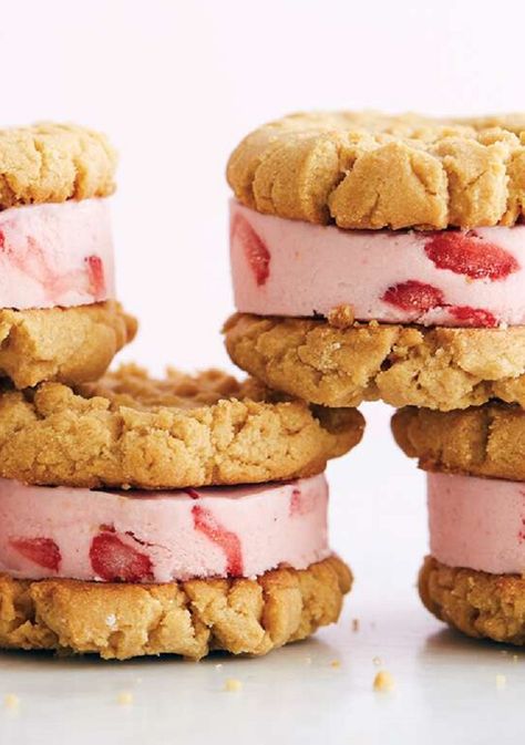 Jelly Ice Cream, Creative Ice Cream, Classic Peanut Butter Cookies, Raspberry Ice Cream, Sandwich Ideas, Frozen Custard, Cream Cakes, Ice Cream Sandwiches, Ice Cream Treats