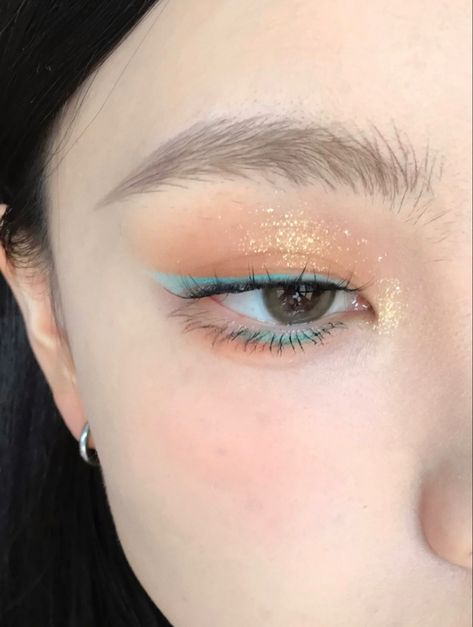 Blue Simple Eye Makeup, Txt Concert Makeup, Simple Concert Makeup, Newjeans Makeup, Korean Makeup Trends, Txt Concert, Debut Ideas, Cute Eye Makeup, Doll Eye Makeup